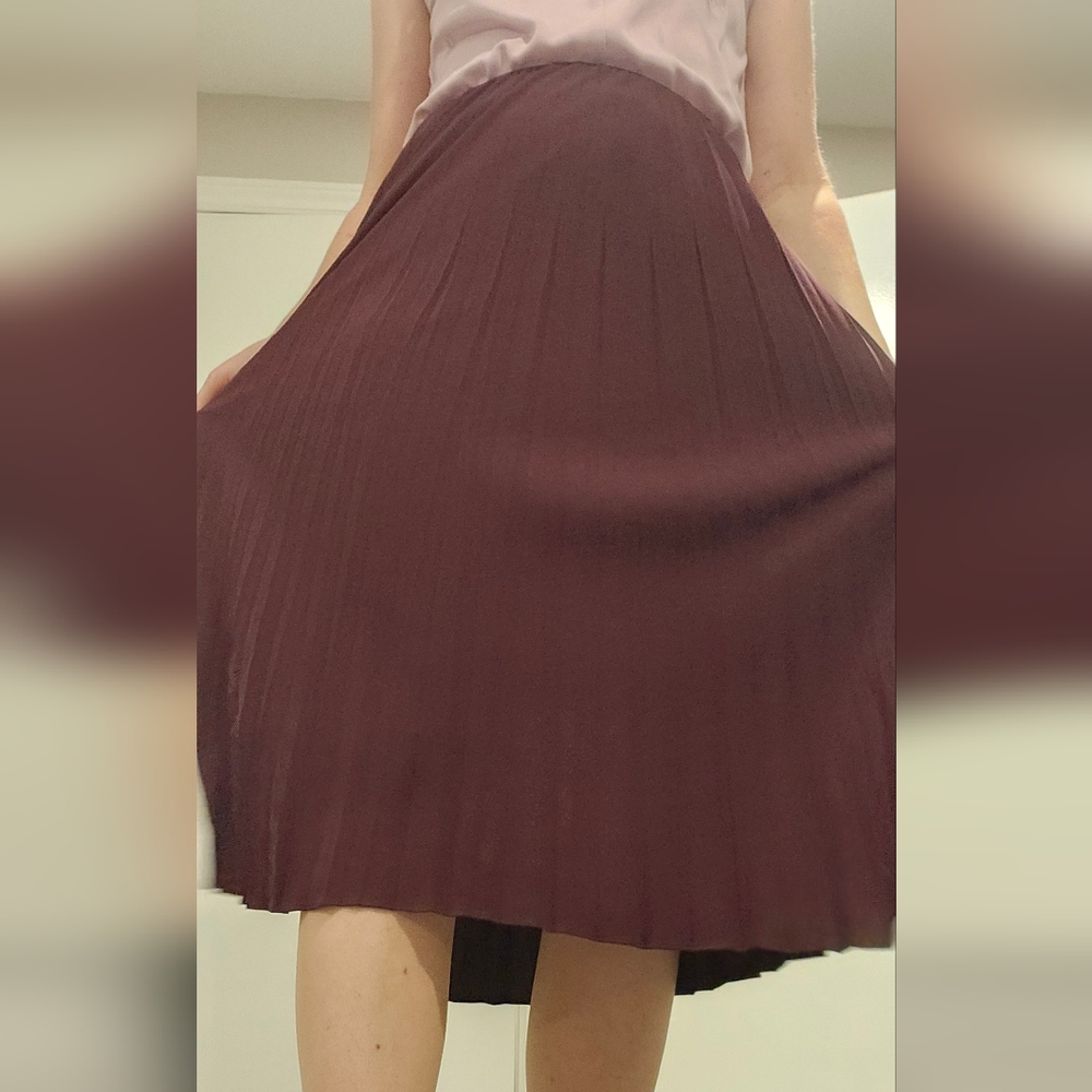 UNIQLO Burgandy Red Pleated Midi Skirt Size 26 - 27 Extra Small